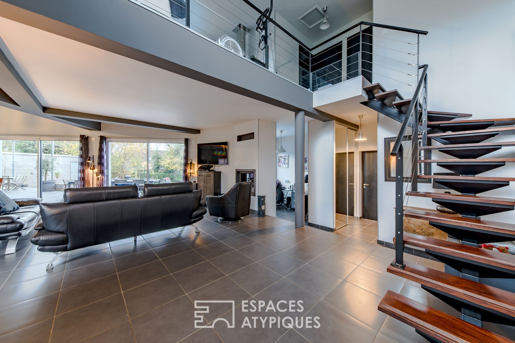 Architect house of character with swimming pool