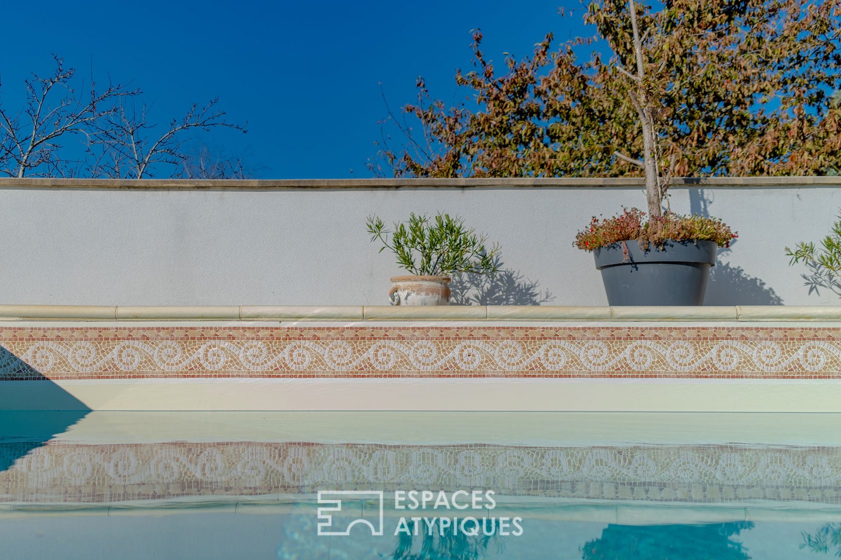 Maison contemporaine avec vue panoramique et piscine