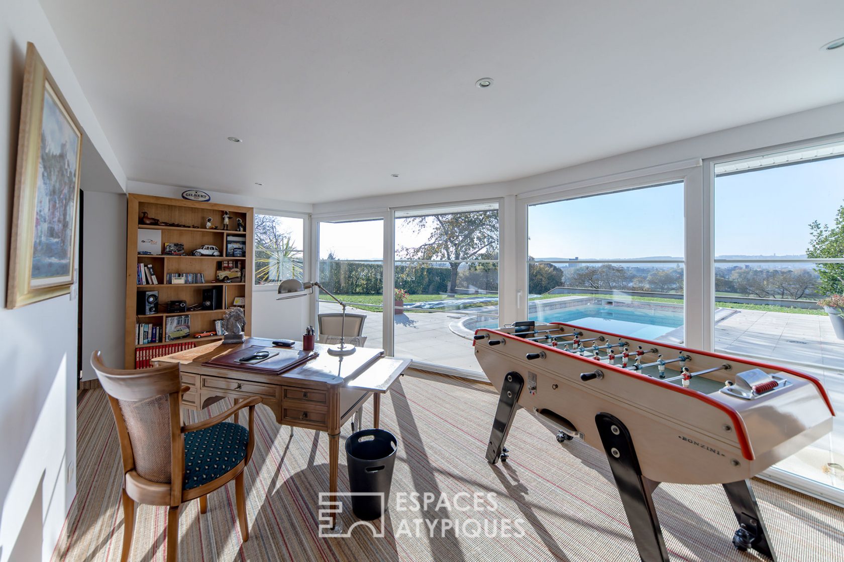 Maison contemporaine avec vue panoramique et piscine