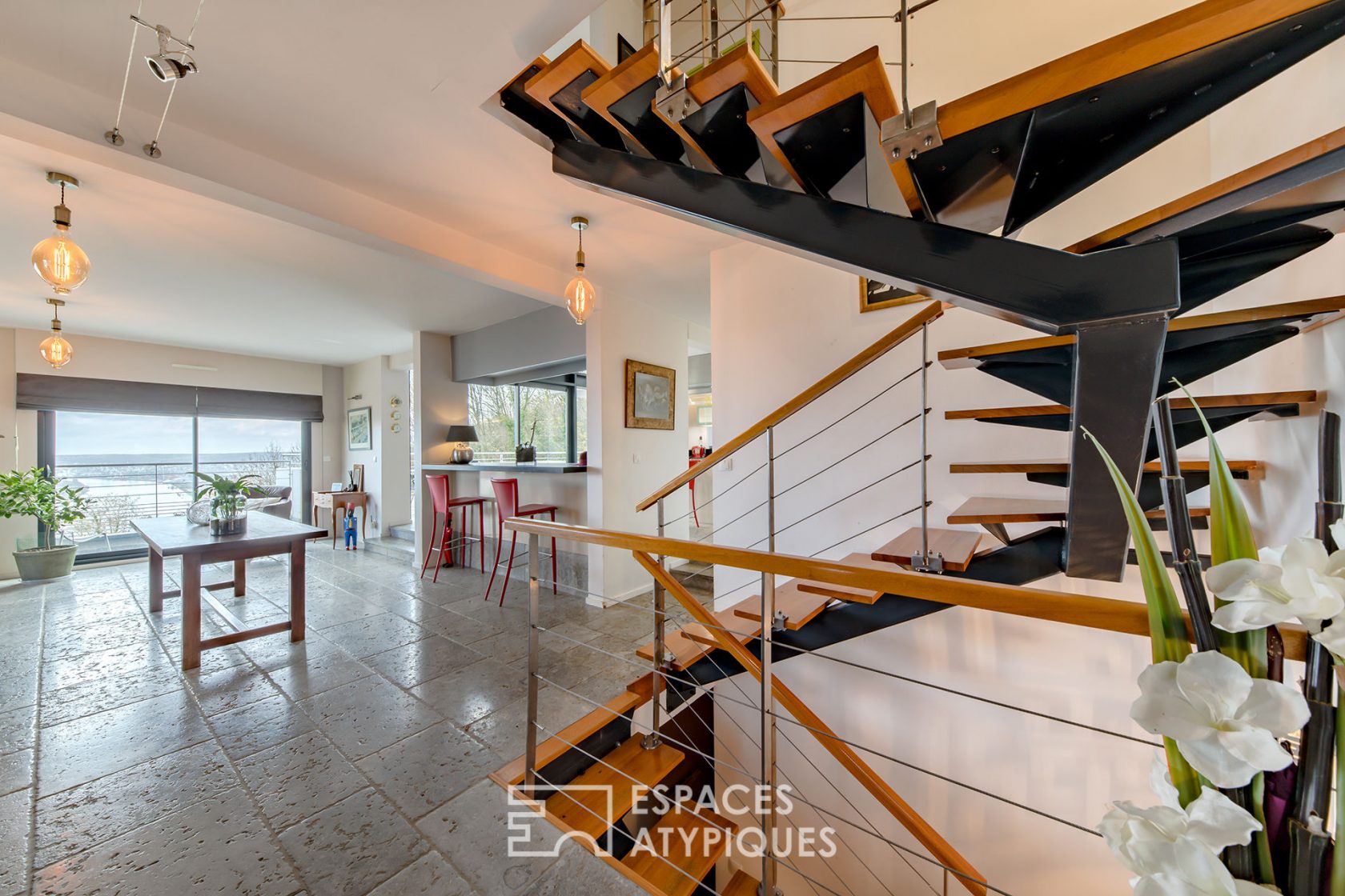 Architect house with panoramic view of the loops of the Seine