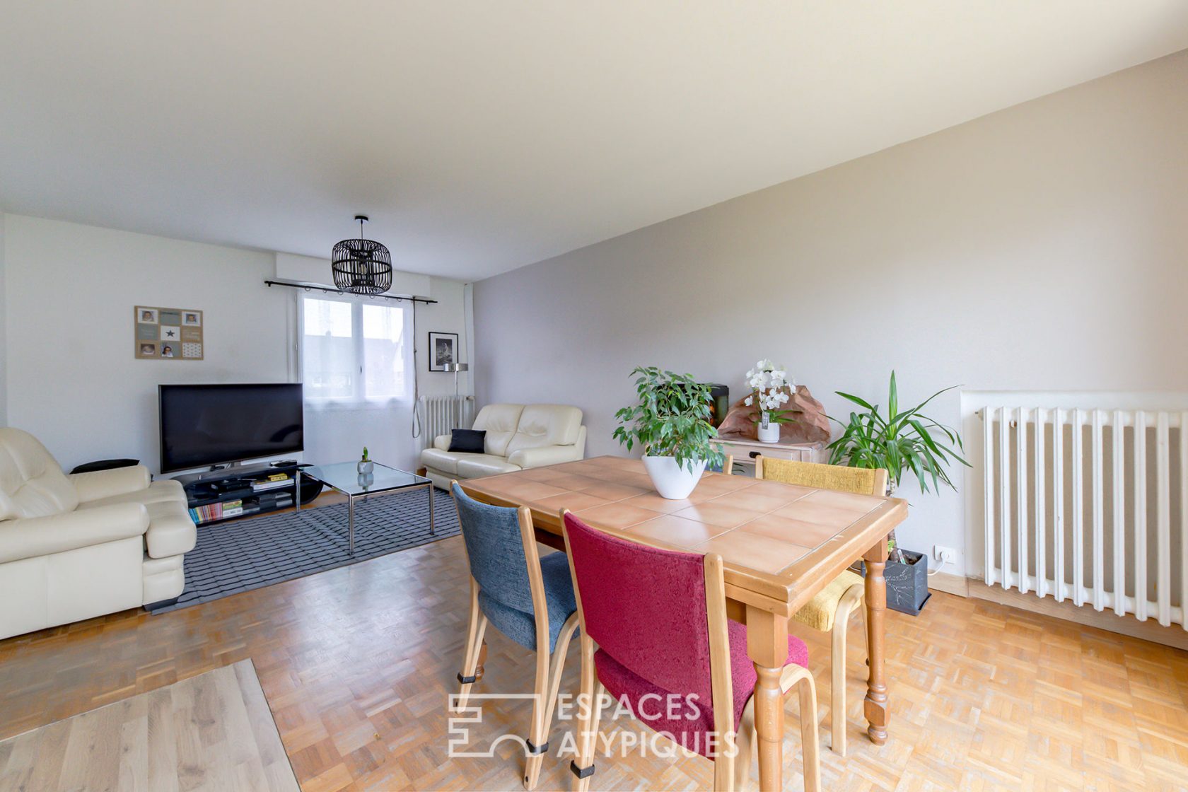 Quiet 70s semi-detached house
