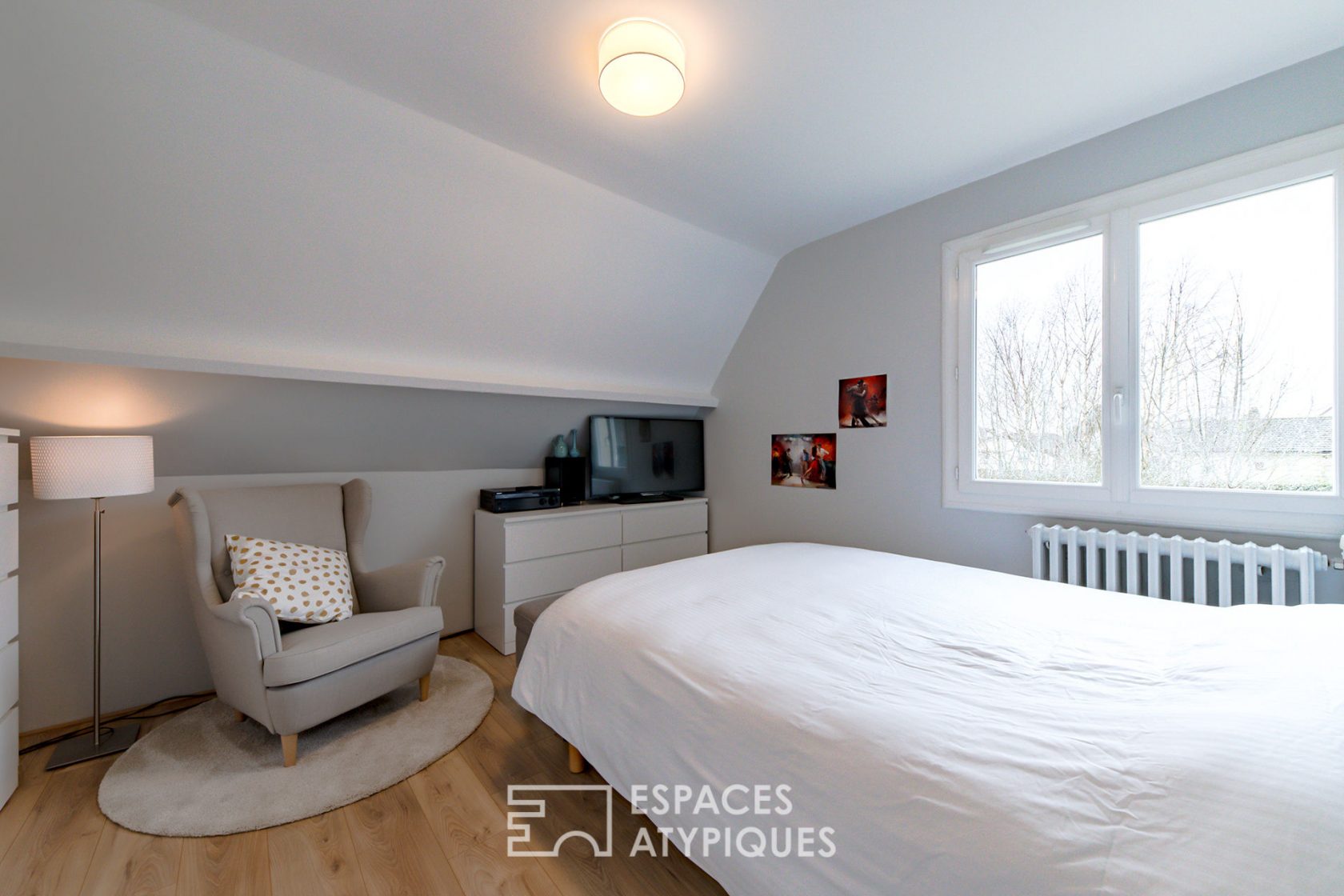 Quiet 70s semi-detached house