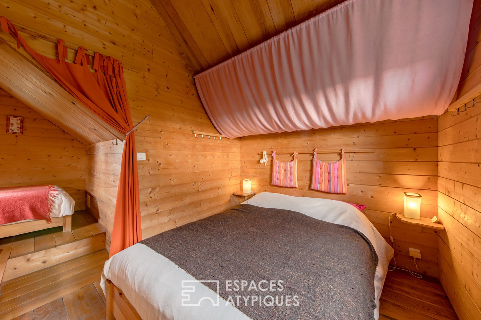 Cabane perchée et maison écologique au coeur de la Normandie