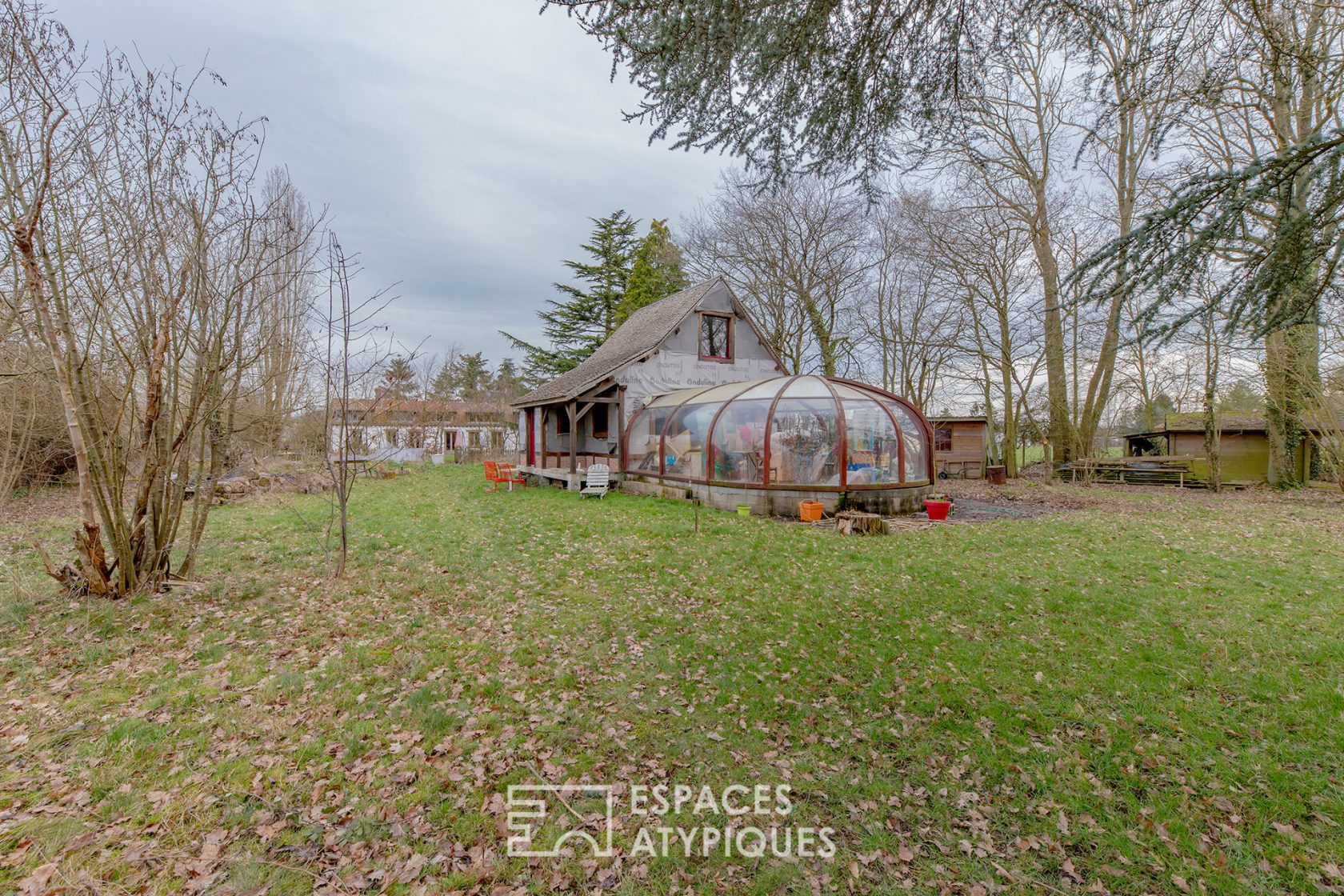 Cabane perchée et maison écologique au coeur de la Normandie