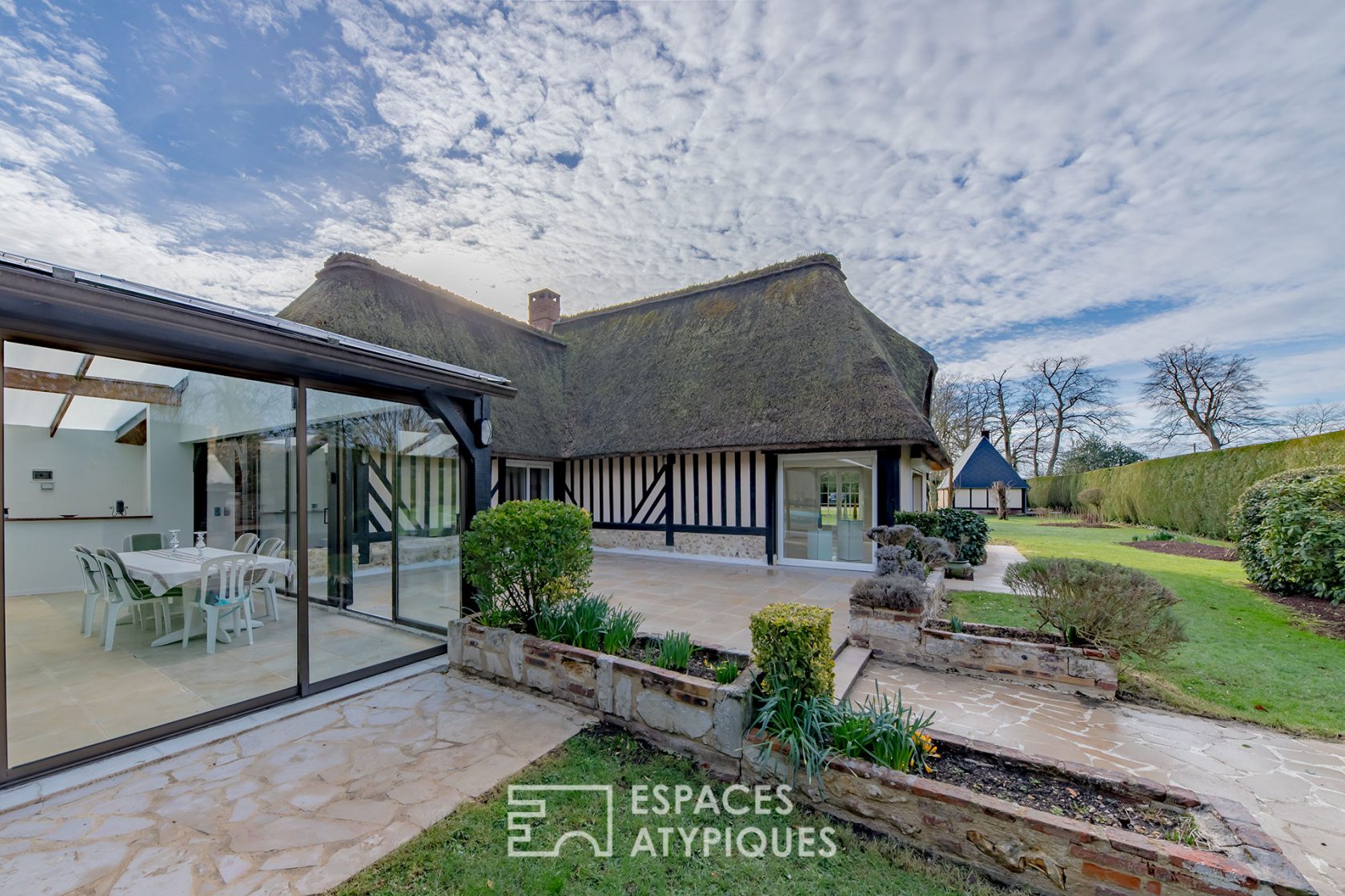 Luxury thatched cottage in its park