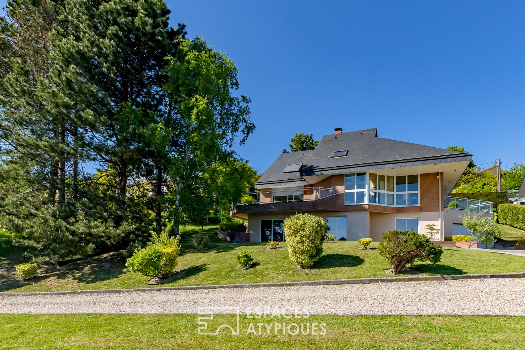 Contemporary house with panoramic views of Rouen