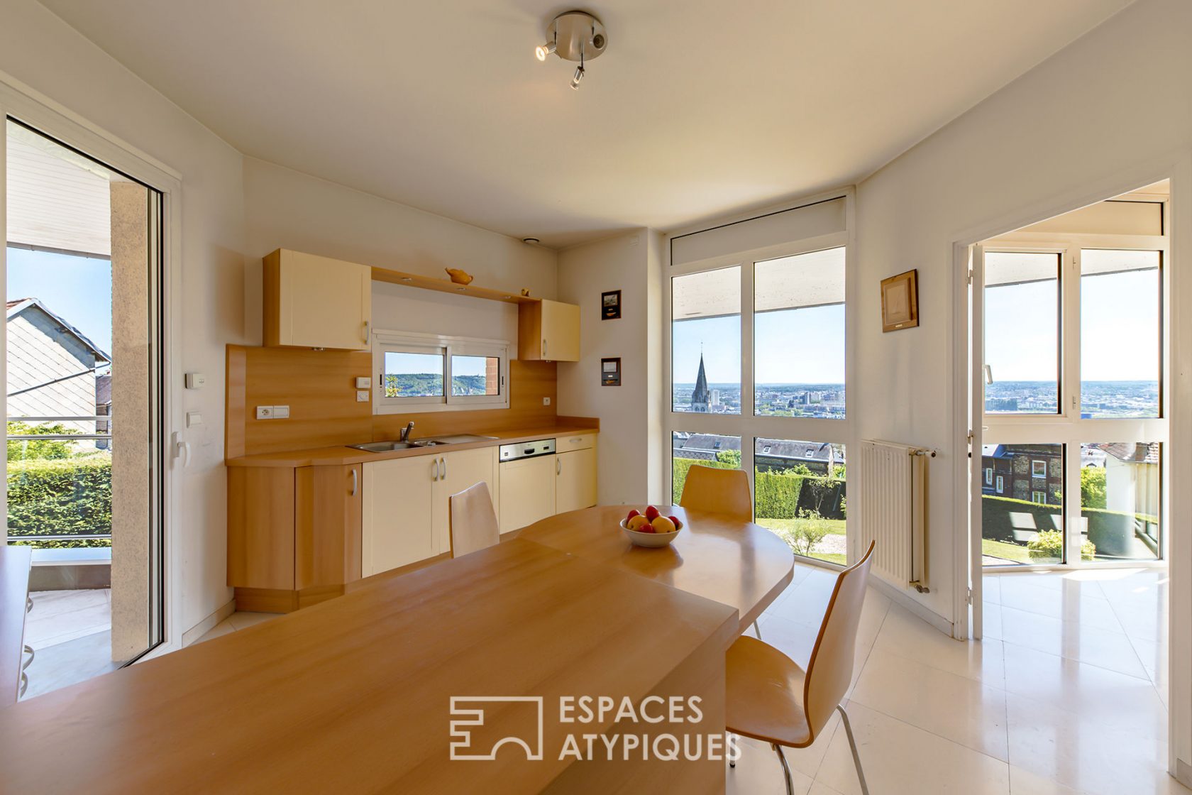 Contemporary house with panoramic views of Rouen