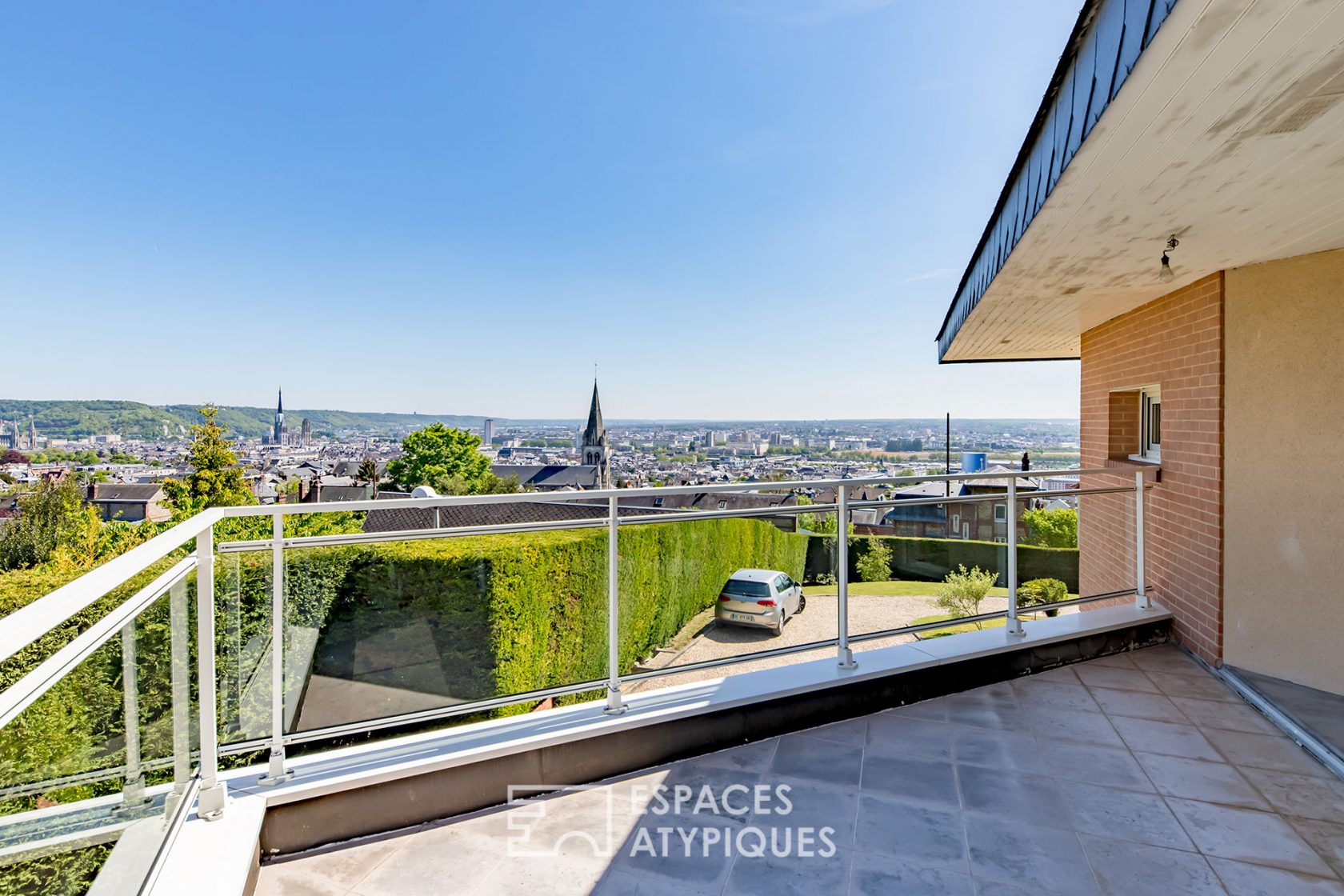 Contemporary house with panoramic views of Rouen