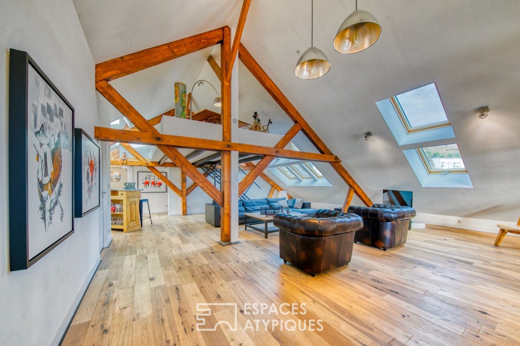 Contemporary loft under the eaves of an old port building