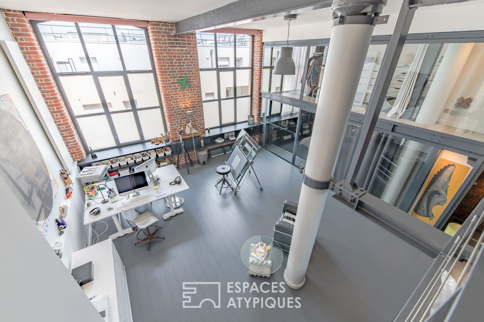 Loft avec balcon dans une ancienne filature du 19e siècle