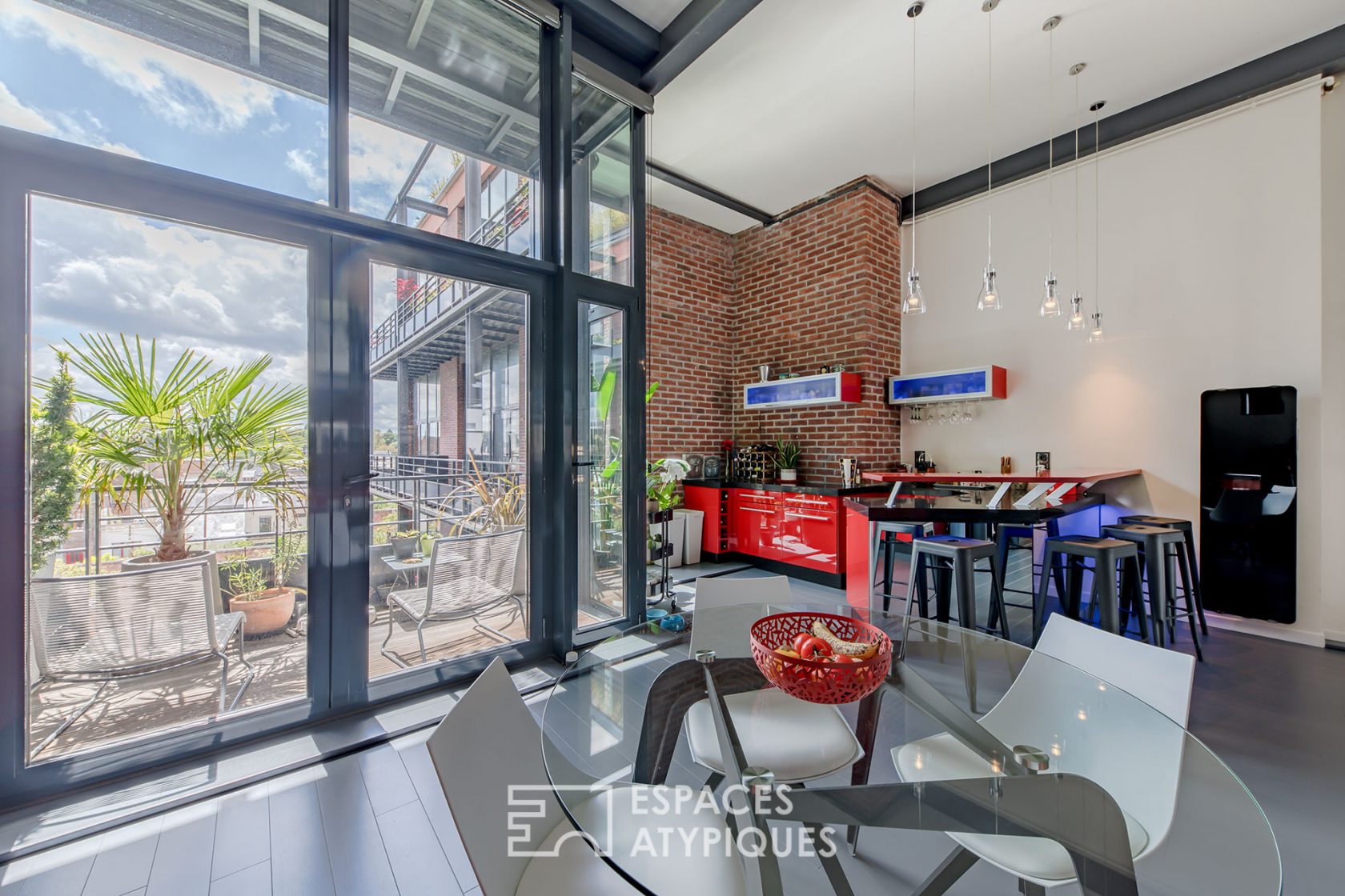 Loft with balcony in a former 19th century spinning mill