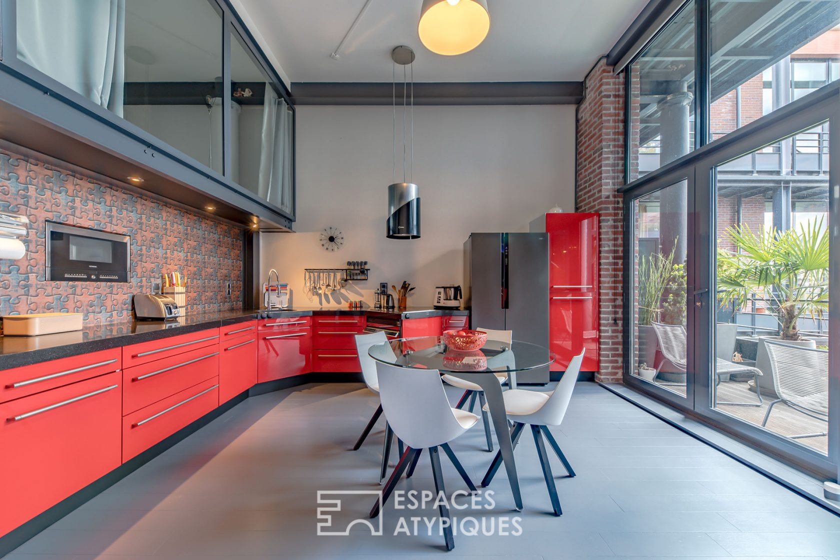 Loft avec balcon dans une ancienne filature du 19e siècle