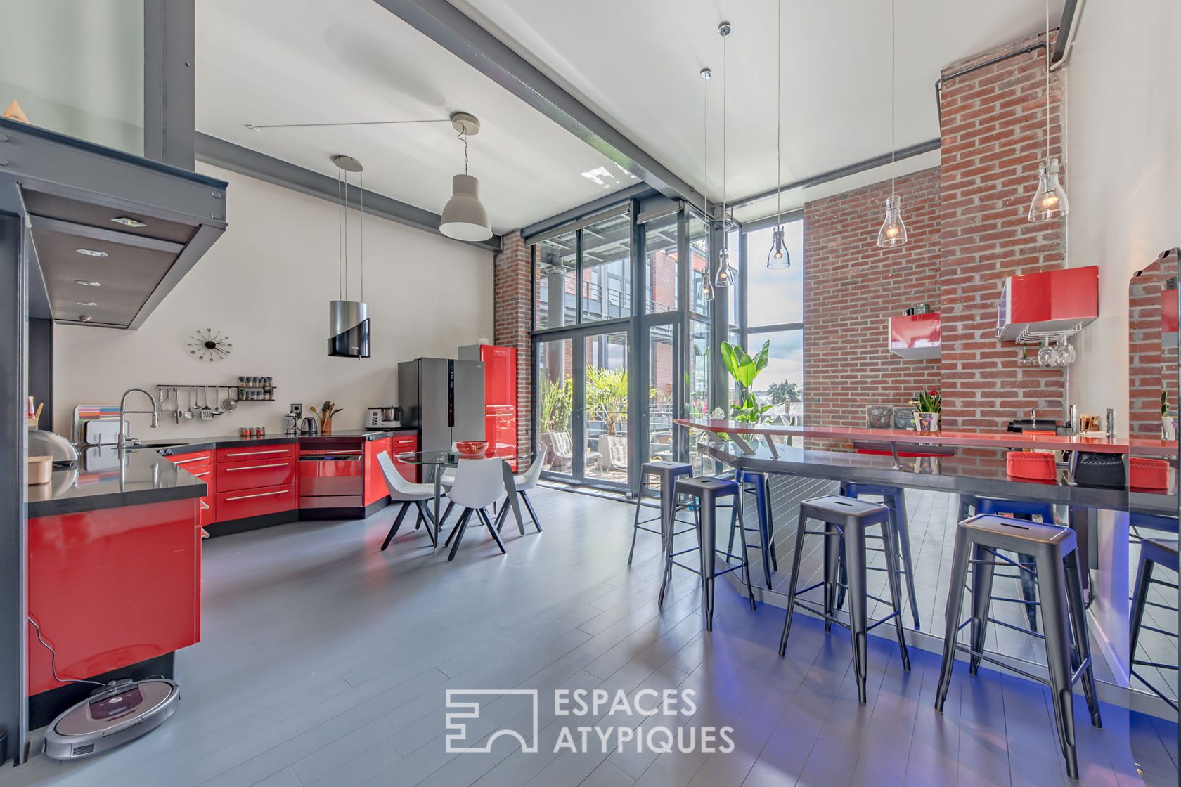 Loft avec balcon dans une ancienne filature du 19e siècle