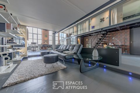 Loft avec balcon dans une ancienne filature du 19e siècle