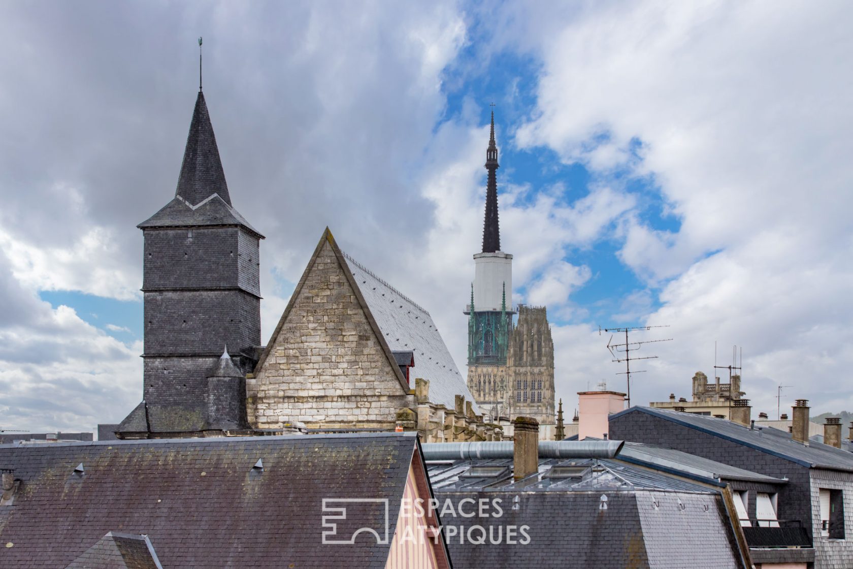 DÉJÀ LOUÉ – Appartement meublé avec vue cathédrale