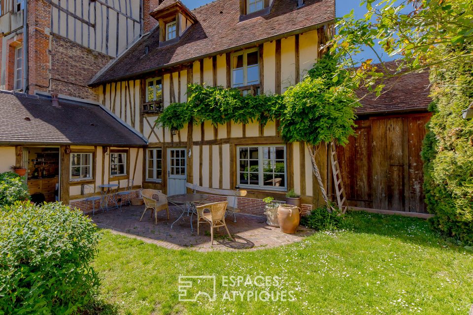 27760 LA FERRIERE SUR RISLE - Maison de village authentique traversée par un bras de rivière - Réf. 3601