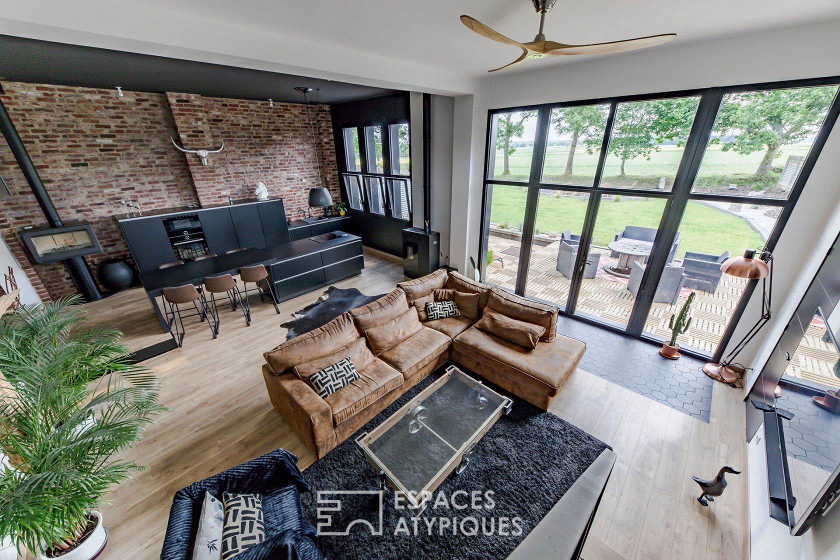 Former agricultural building renovated by an architect with equestrian estate