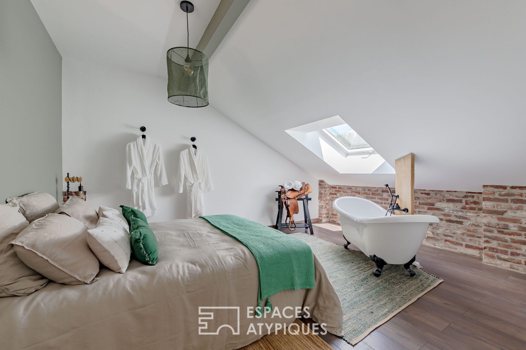 Former agricultural building renovated by an architect with equestrian estate