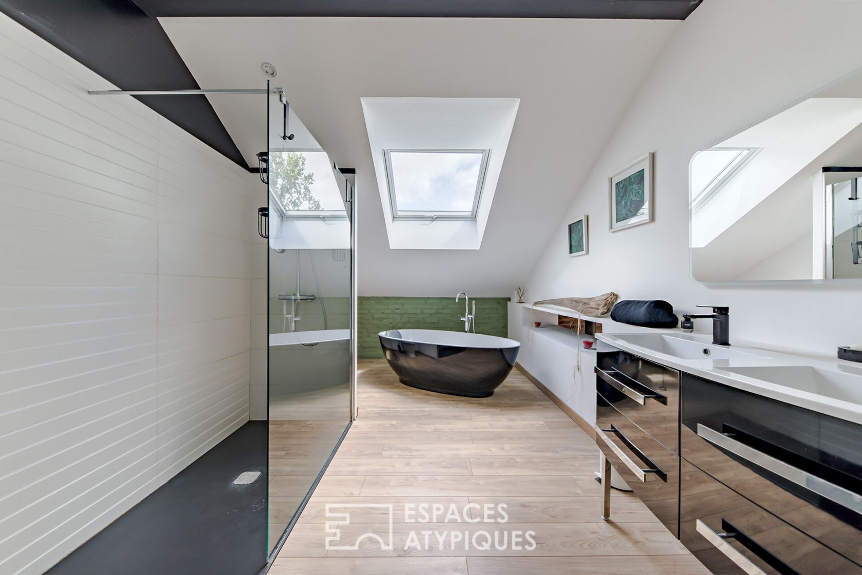 Former agricultural building renovated by an architect with equestrian estate