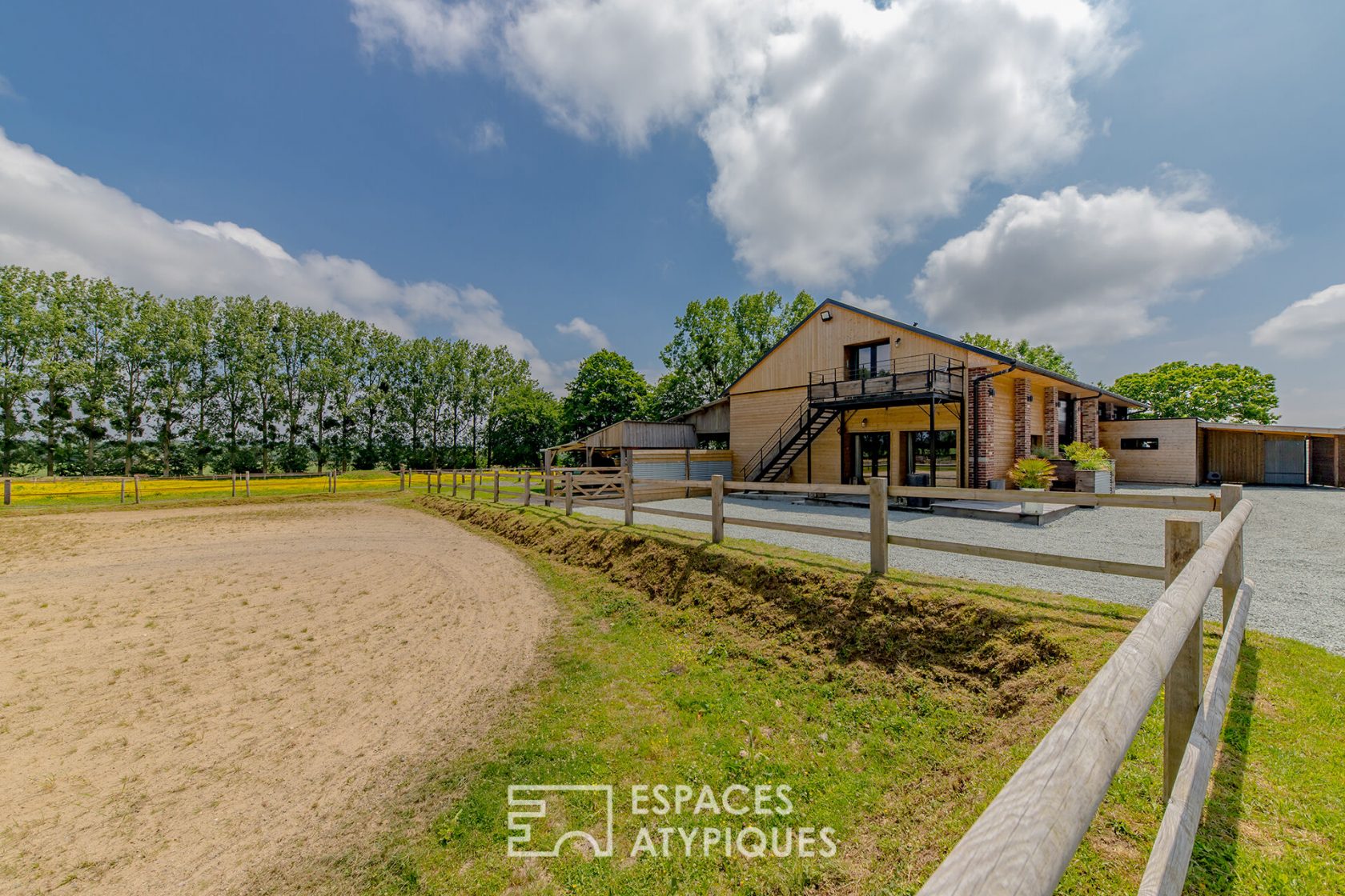 Former agricultural building renovated by an architect with equestrian estate