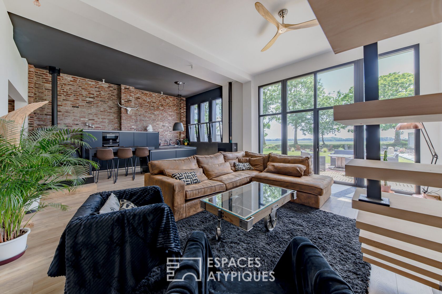 Former agricultural building renovated by an architect with equestrian estate