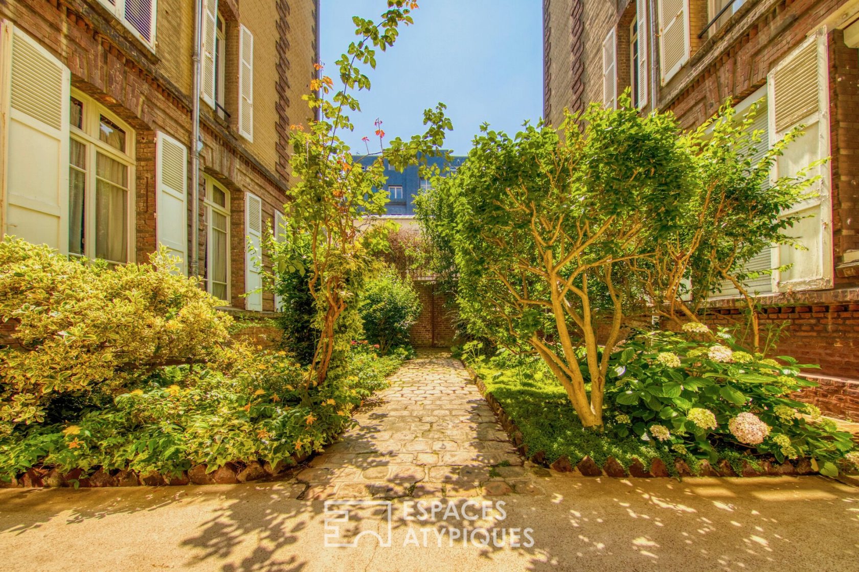 Haussmannian apartment in an exceptional building in the city center