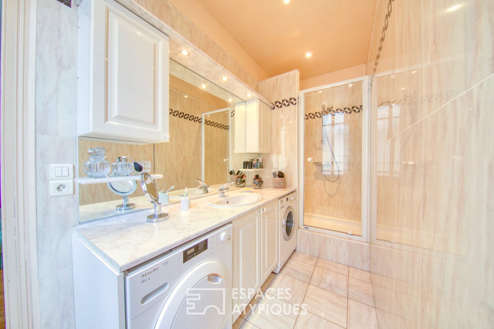 Haussmannian apartment in an exceptional building in the city center