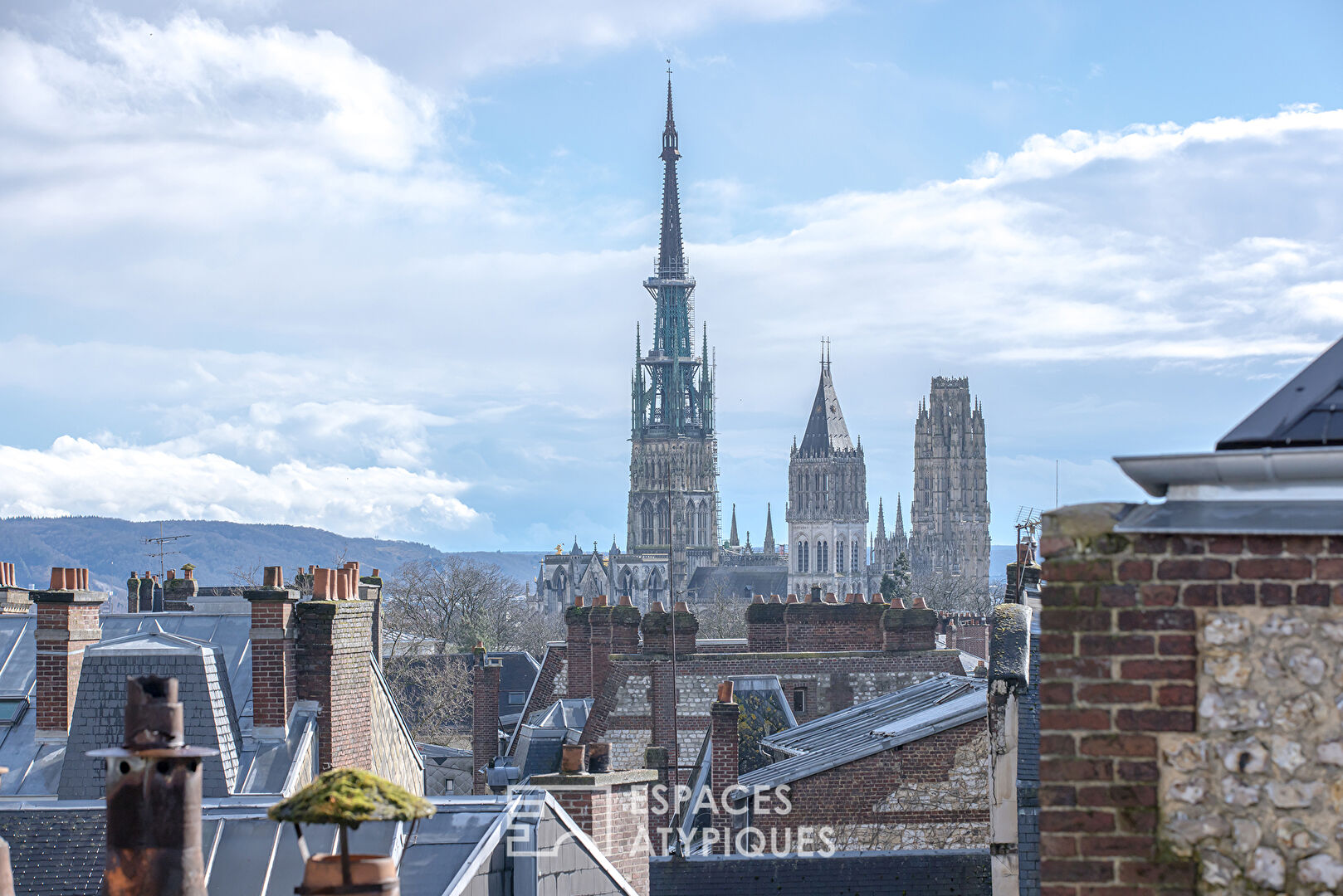 Loft sous comble dans une maison de maître proche de la gare