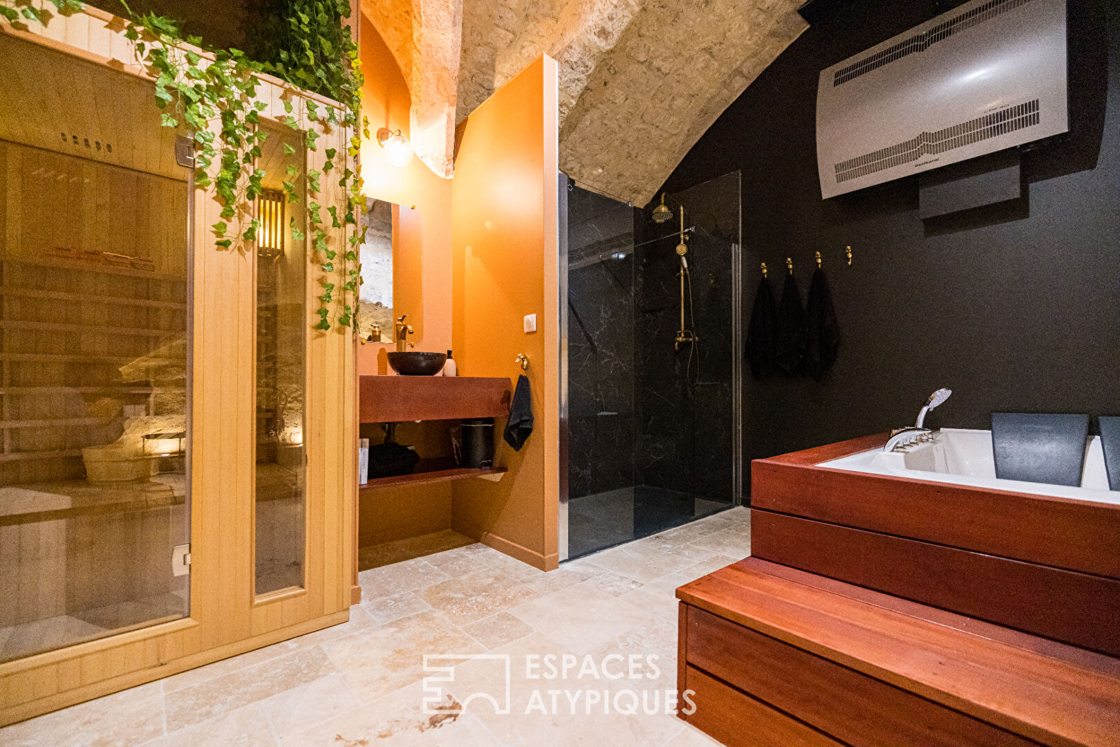 Renovated style apartment, and its 15th century crypt