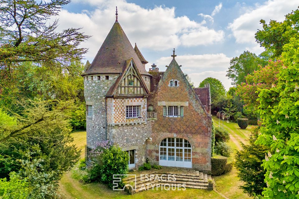 Manoir du XIXème siècle pensé par Henri Jacquelin dans un parc arboré