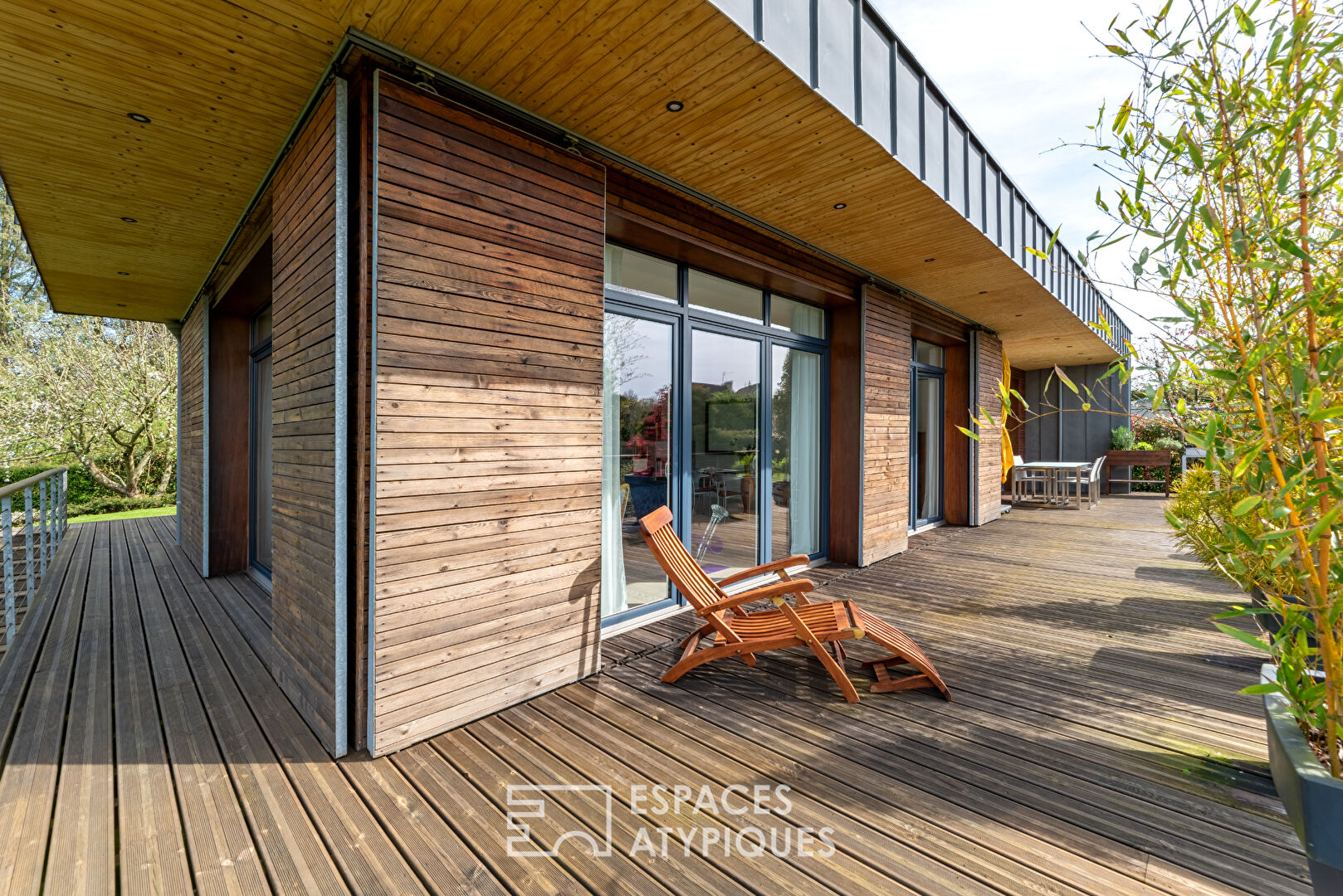 Maison d’architecte dans un cadre verdoyant avec vue sur la campagne