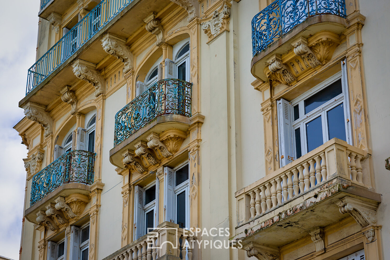 Beachfront apartment in a former hotel from 1901