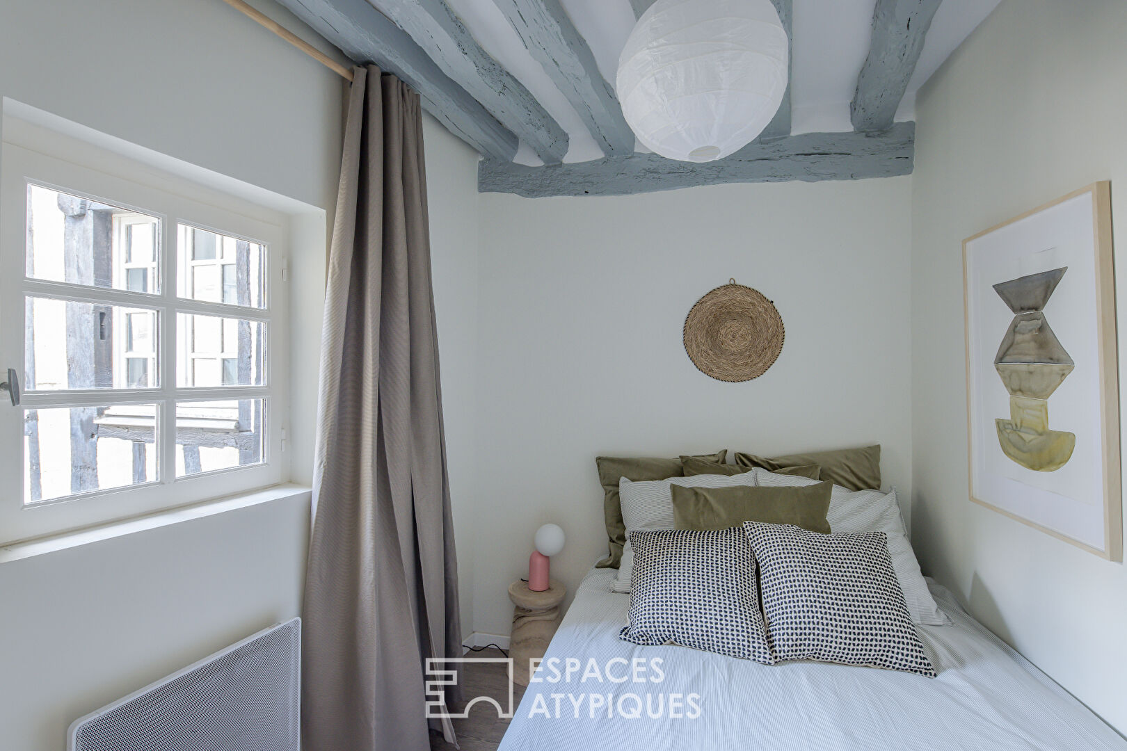 Charming renovated furnished apartment in the Antiques district