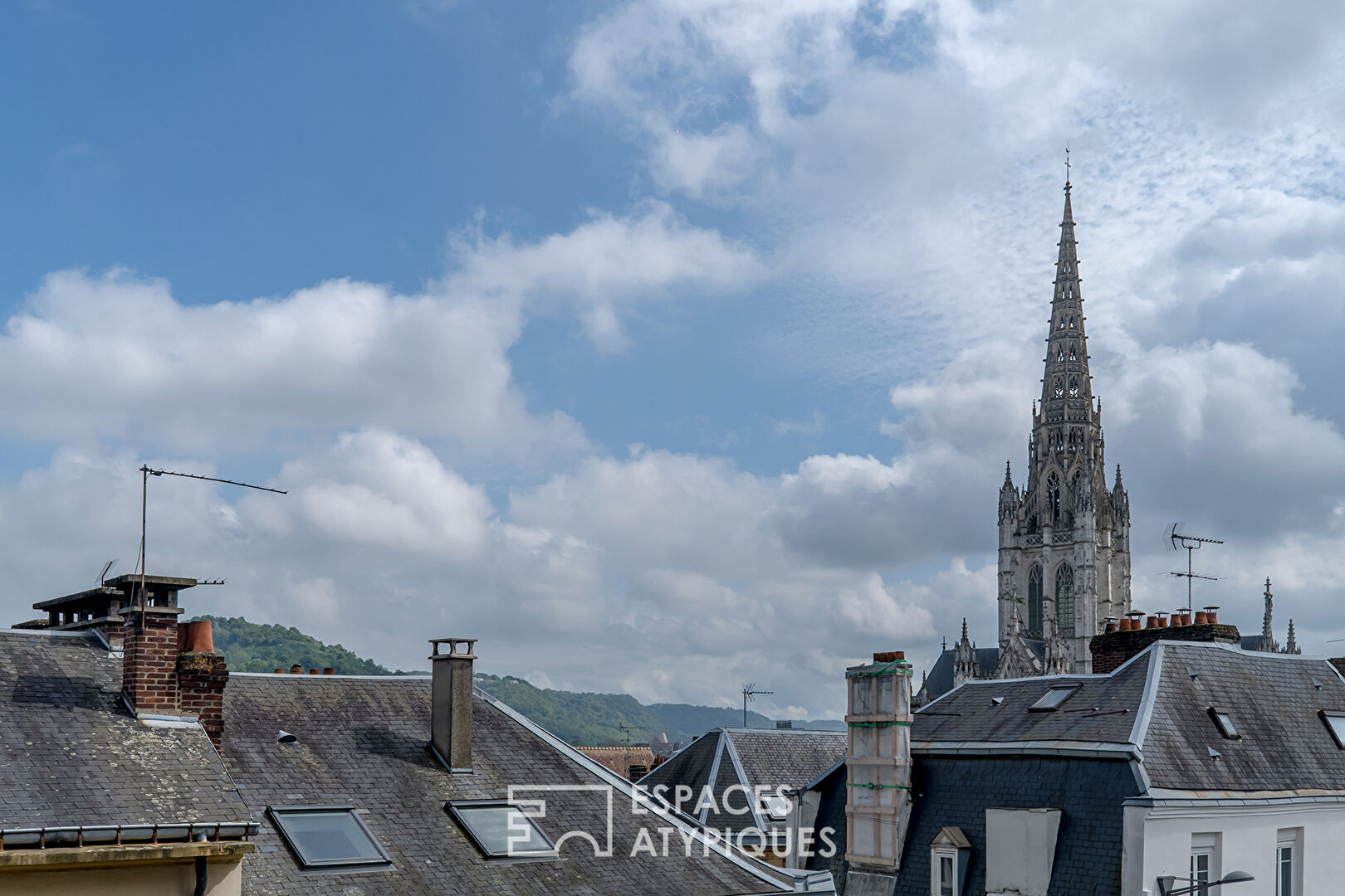 Furnished Haussmann apartment with a view