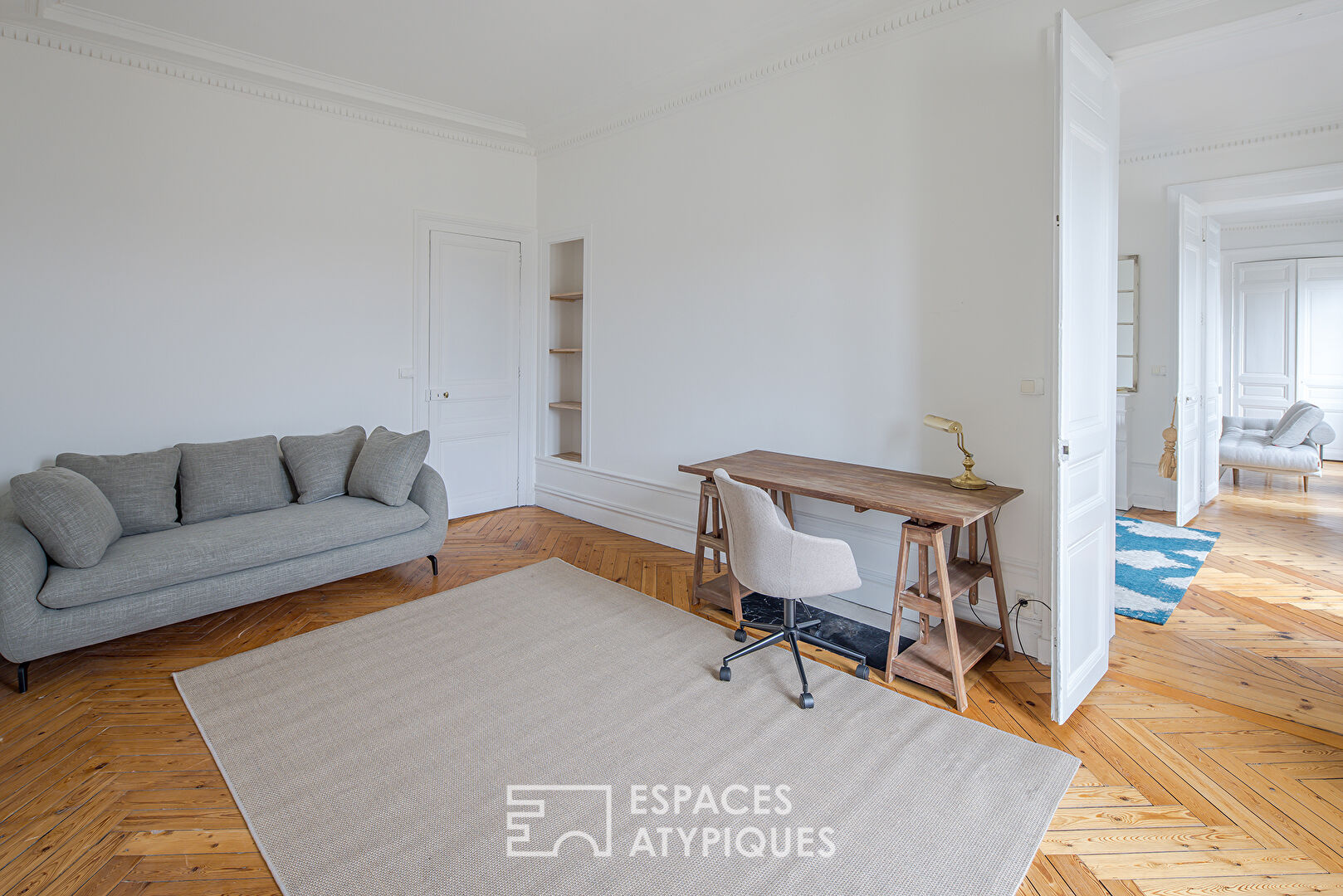 Furnished Haussmann apartment with a view