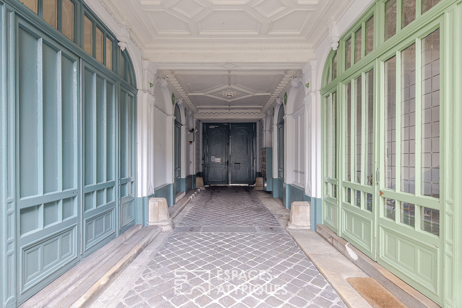 Furnished Haussmann apartment with a view