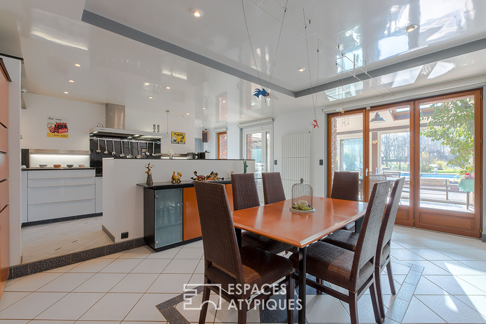 Former stable transformed into an exclusive property, with swimming pool and outbuildings