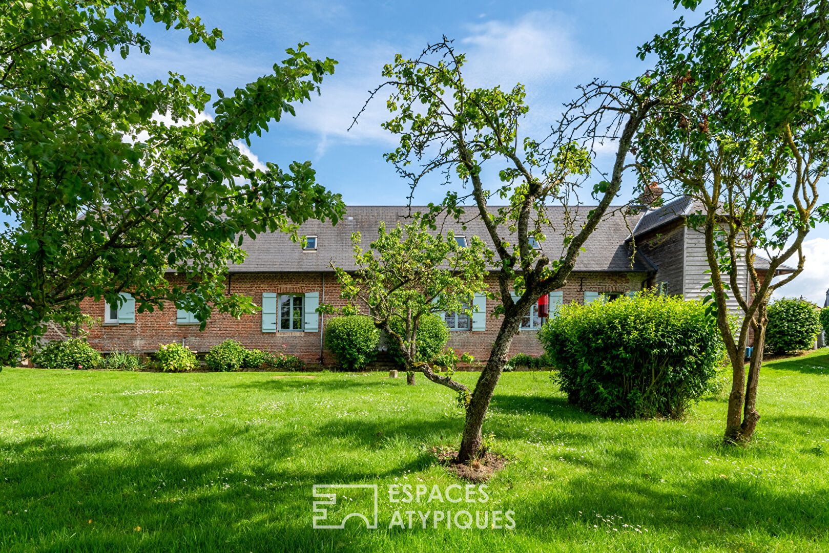 Renovated farmhouse with gîtes, living and business in the heart of the Pays de Bray
