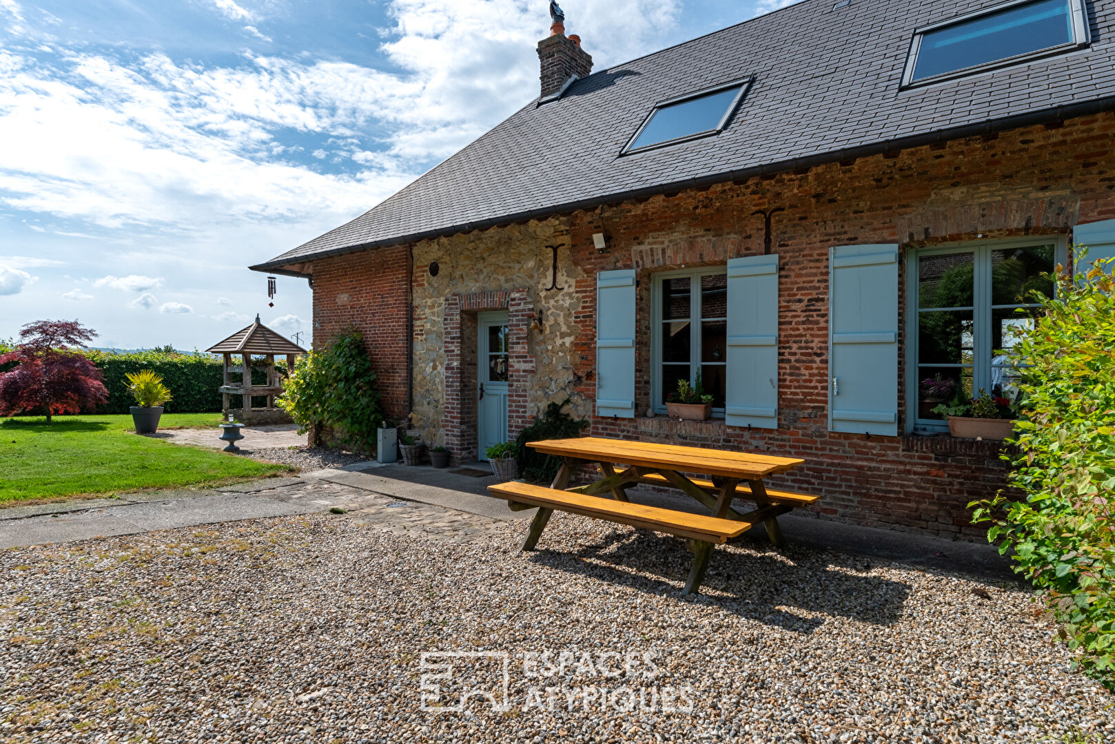 Renovated farmhouse with gîtes, living and business in the heart of the Pays de Bray