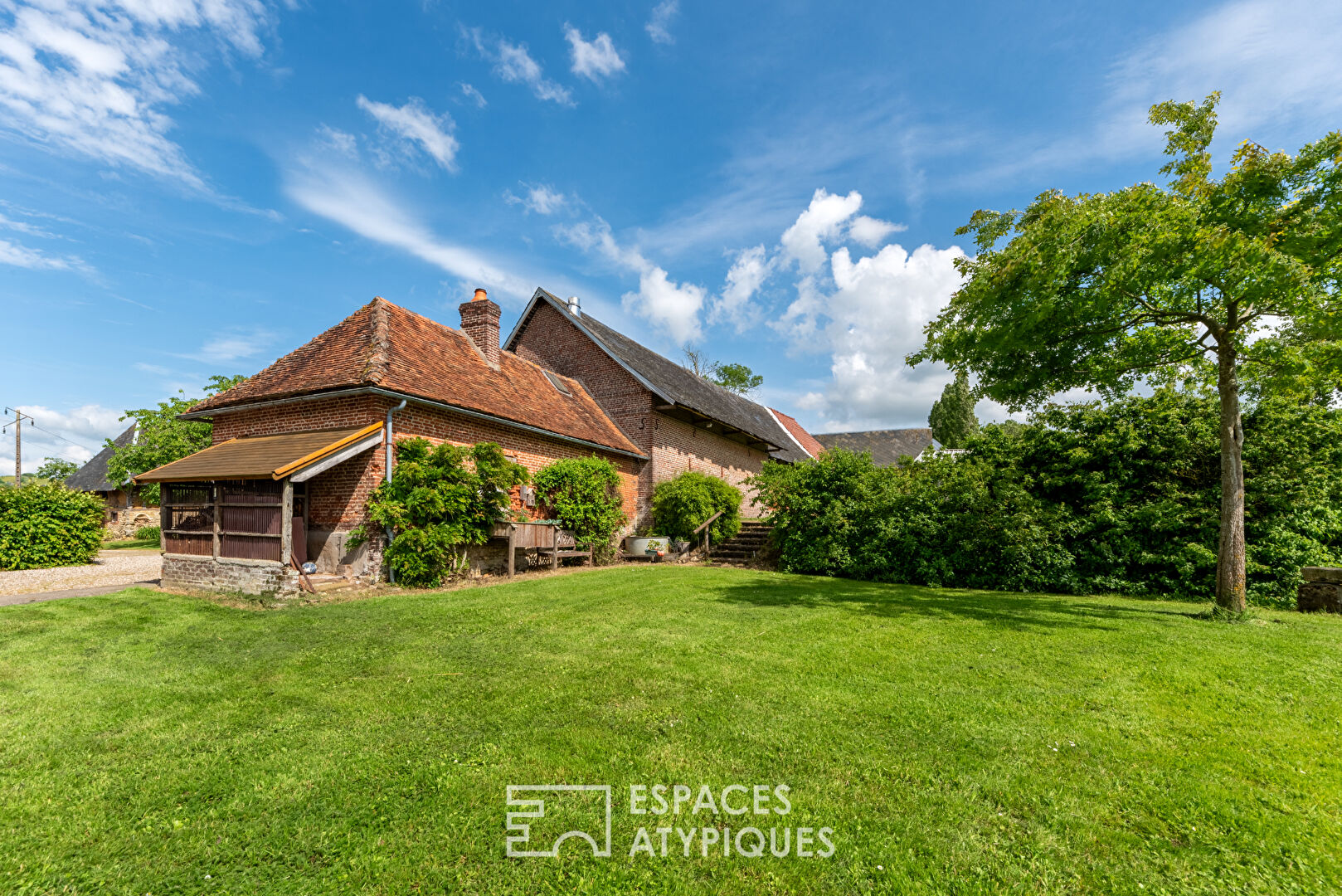 Renovated farmhouse with gîtes, living and business in the heart of the Pays de Bray