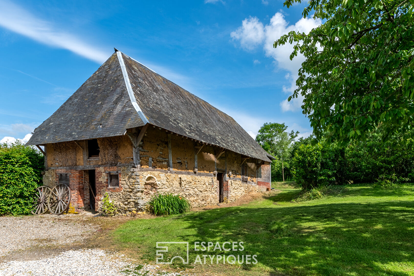 Renovated farmhouse with gîtes, living and business in the heart of the Pays de Bray