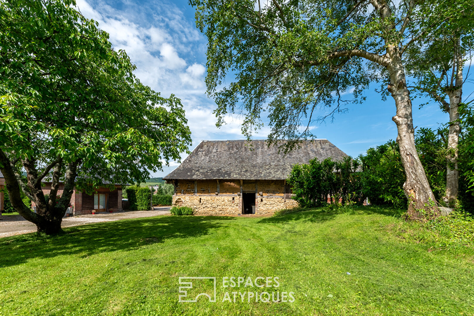 Renovated farmhouse with gîtes, living and business in the heart of the Pays de Bray
