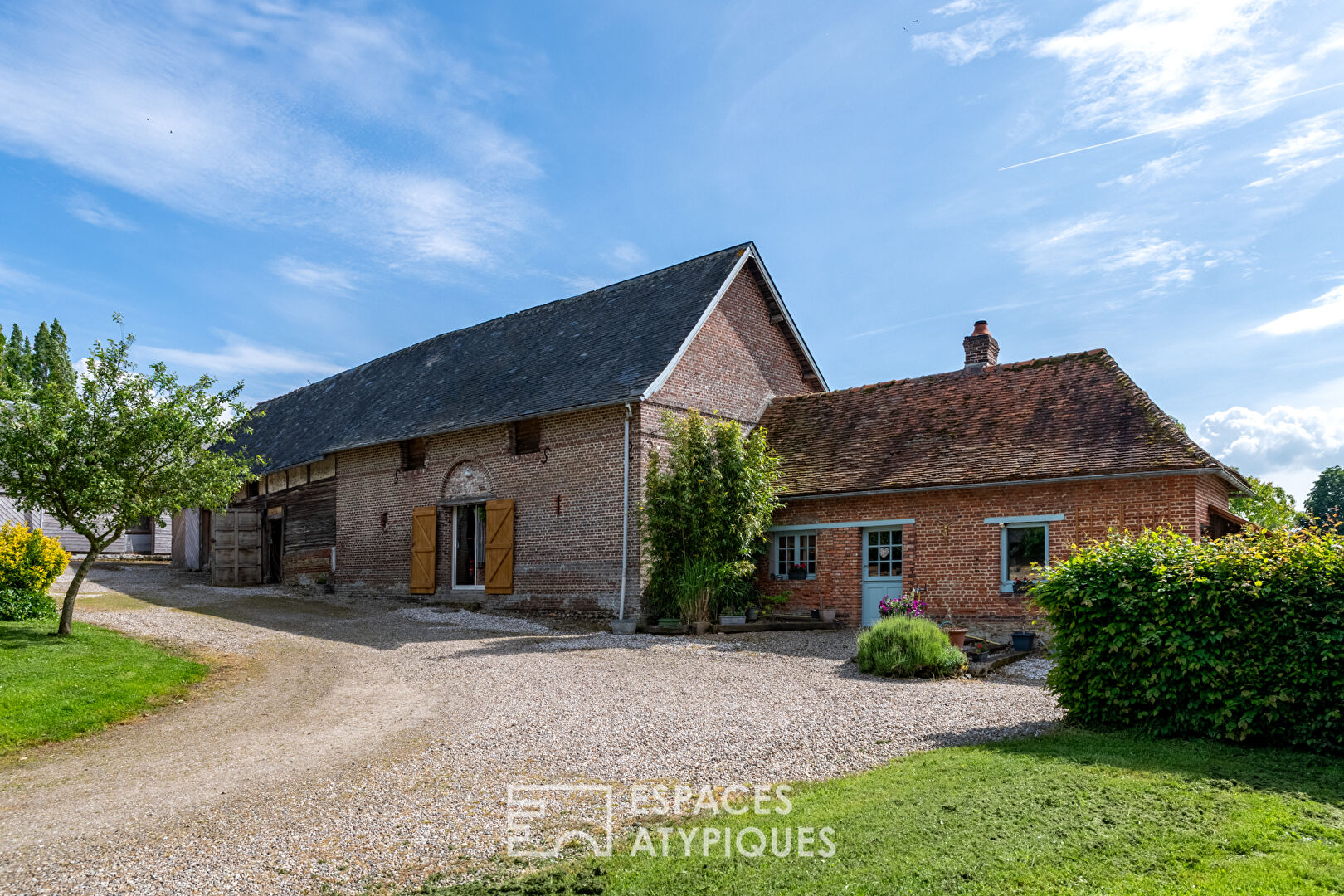 Renovated farmhouse with gîtes, living and business in the heart of the Pays de Bray