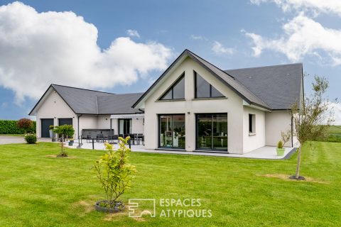 Belle contemporaine de 2014 avec jardin paysagé