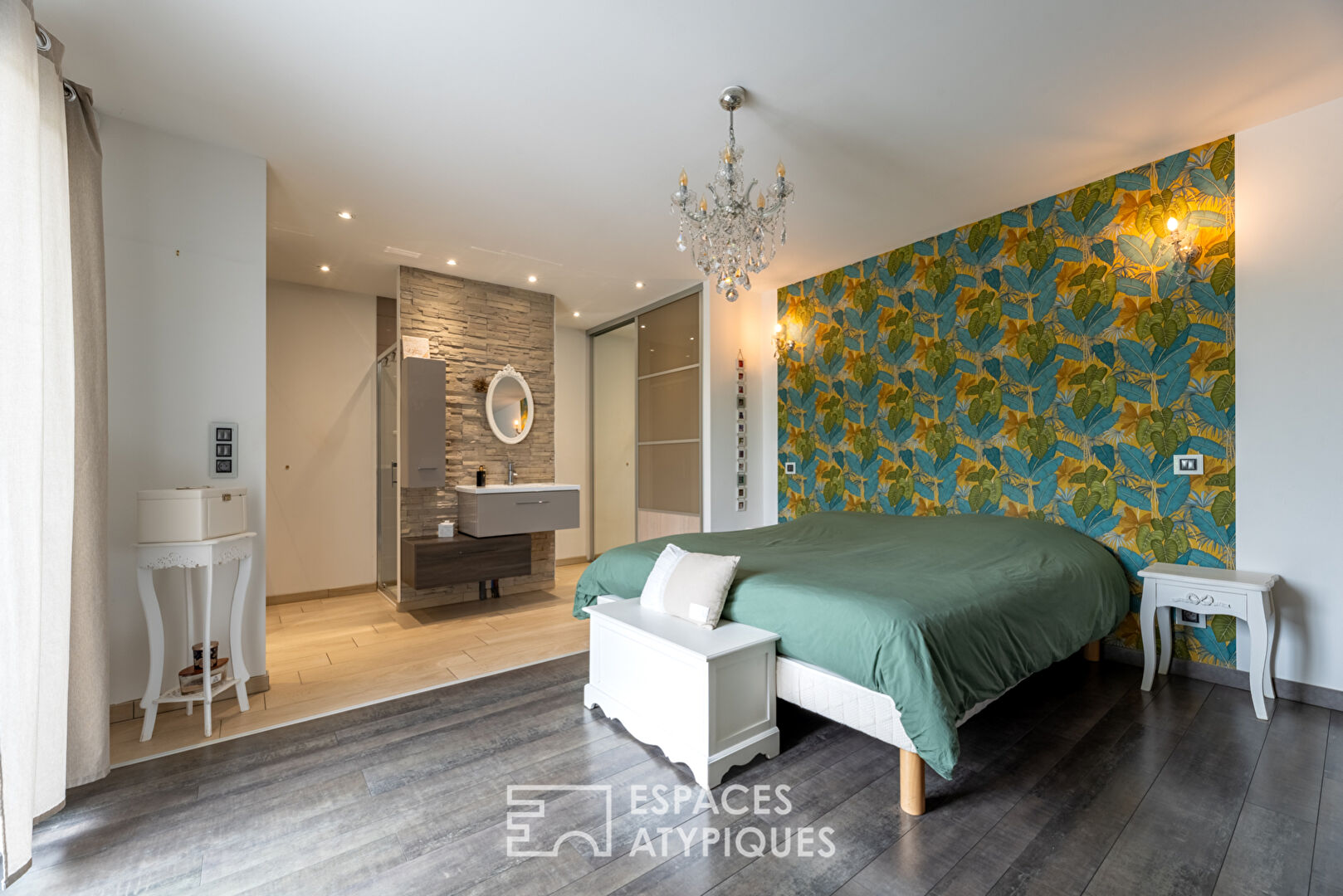 Belle contemporaine de 2014 avec jardin paysagé