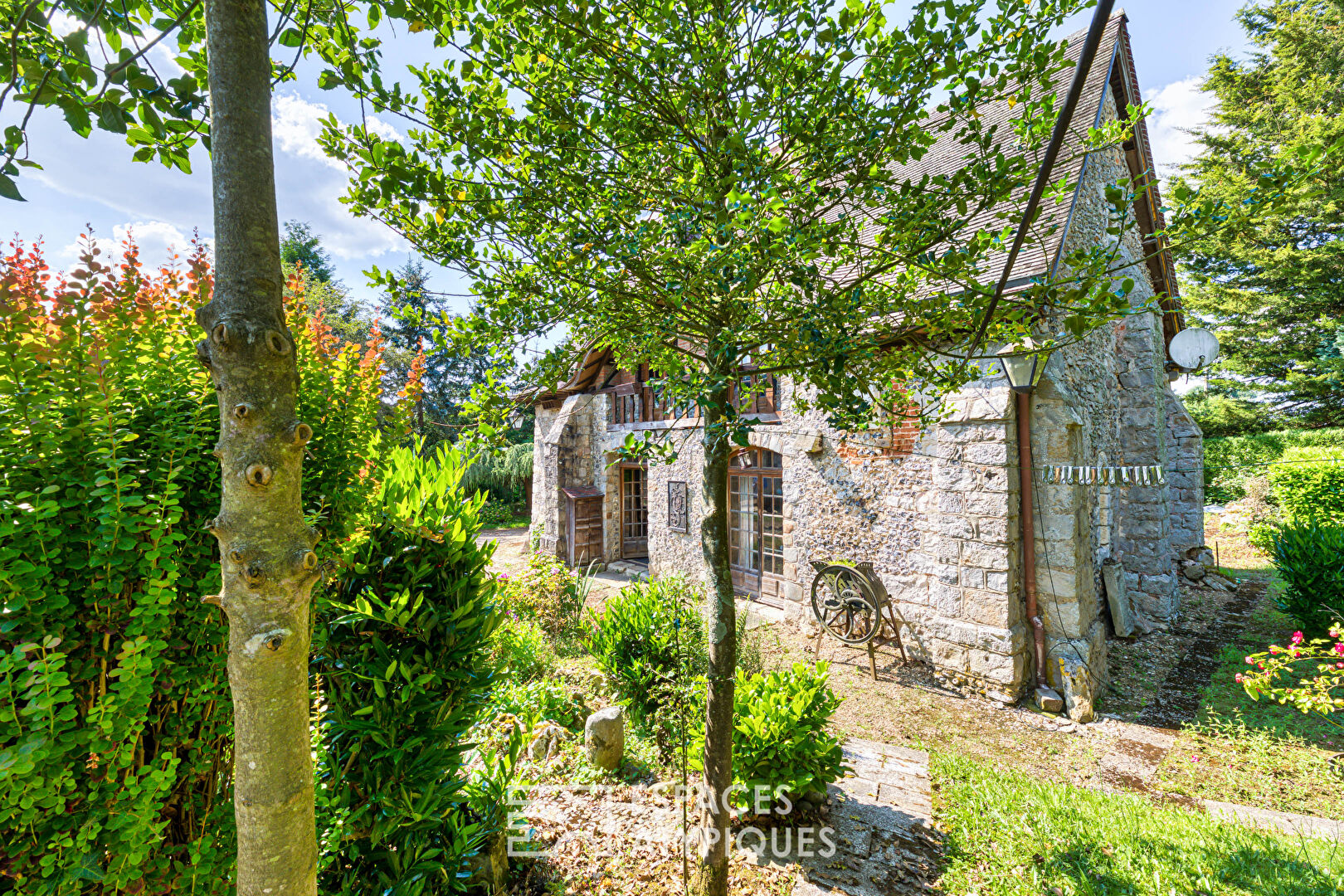 Old chapel rehabilitated with remarkable garden