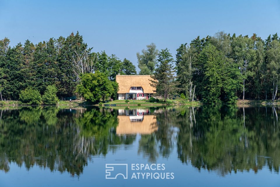 Chaumière rénovée avec dépendance et étang privé de plus de 2 hectares
