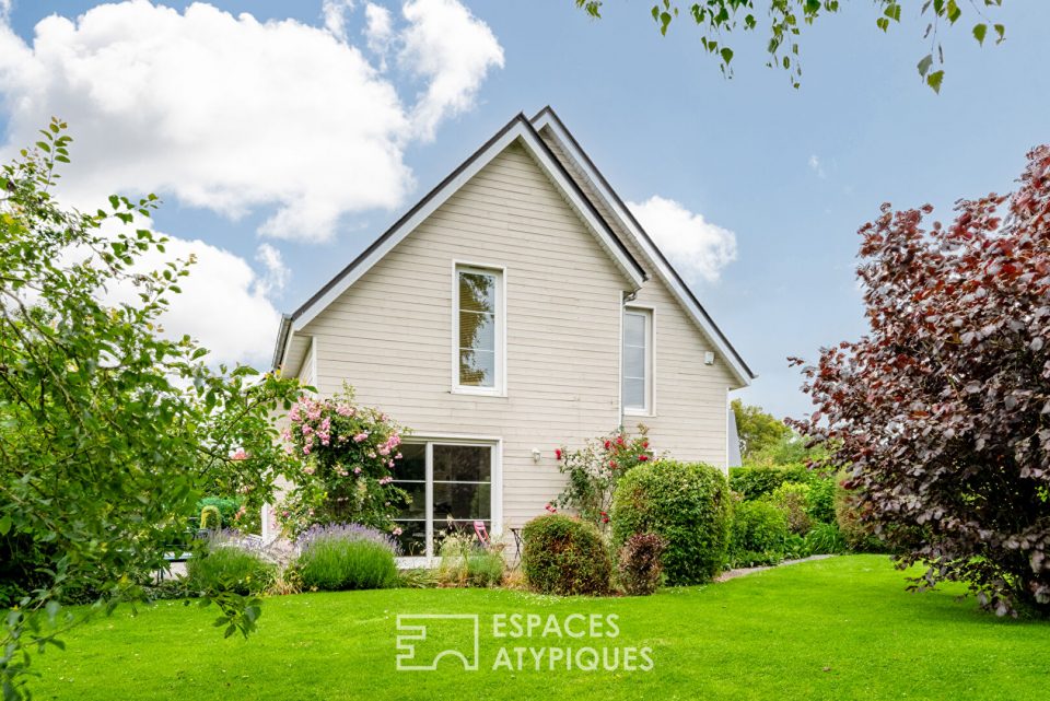Maison d'architecte en ossature bois avec jardin paysager