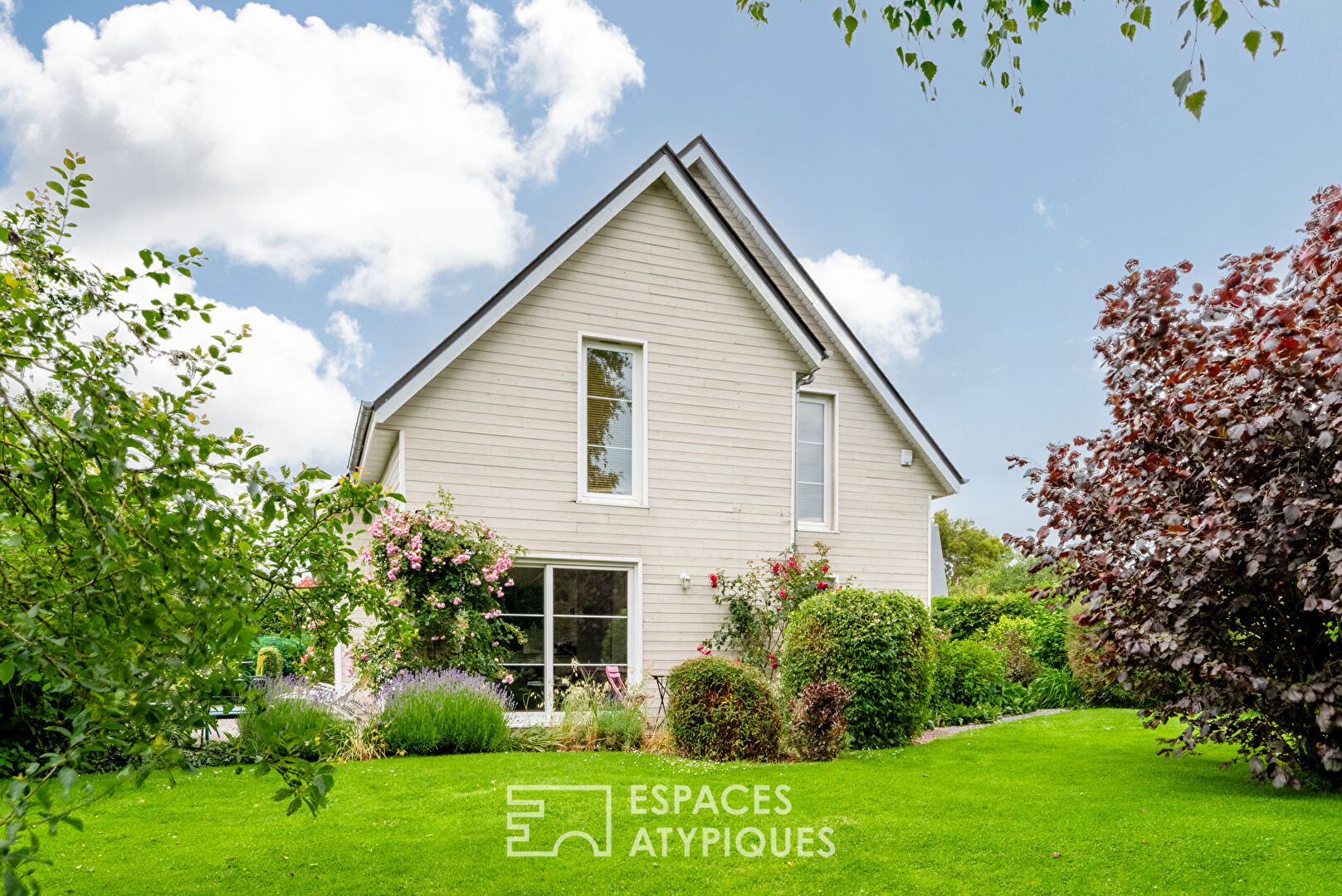 Maison d’architecte en ossature bois avec jardin paysager
