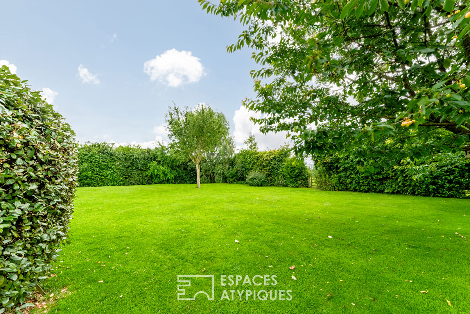Maison d’architecte en ossature bois avec jardin paysager